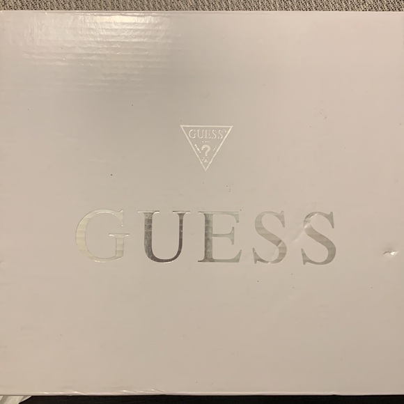 Guess Ladies Pumps - Picture 4 of 6